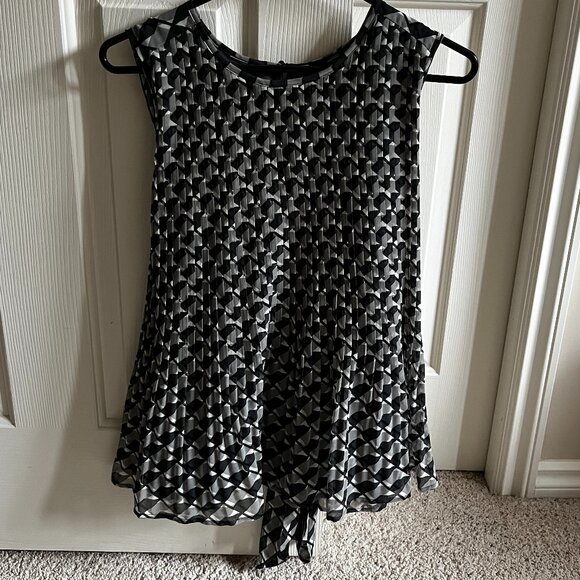 Banana Republic Tank Top With a Built-in Belt - Picture 1 of 4